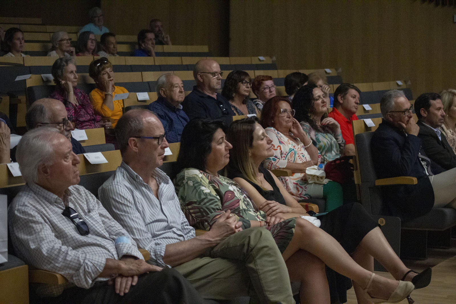 Fotos de la presentación del disco "Las Huellas de Dios" de José Carlos Gómez en la UCA