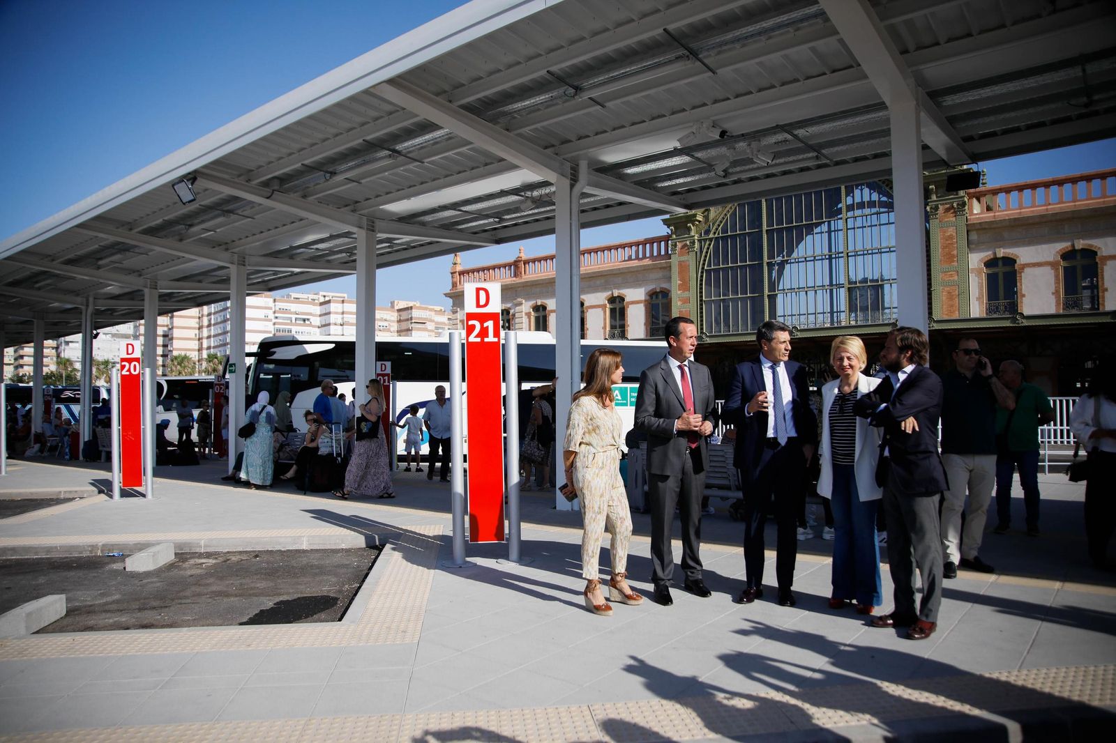 El delegado del Gobierno, Pedro Fernández, visita la estación histórica de Renfe en Almería, en imágenes