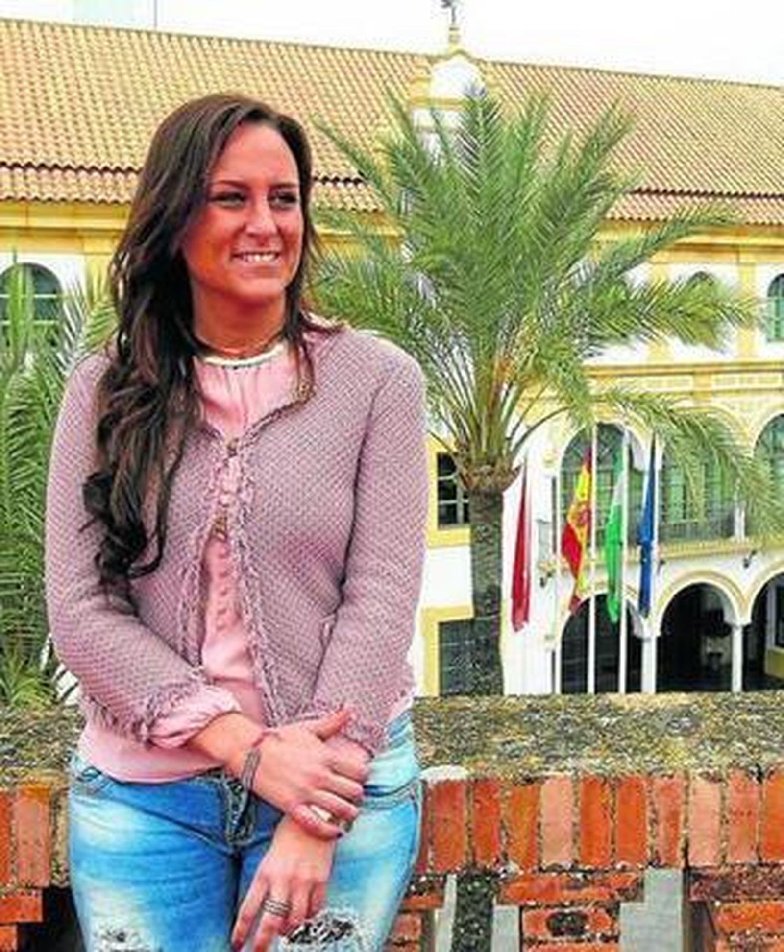 Cristina Alonso, en la azotea de su despacho, frente al Ayuntamiento.