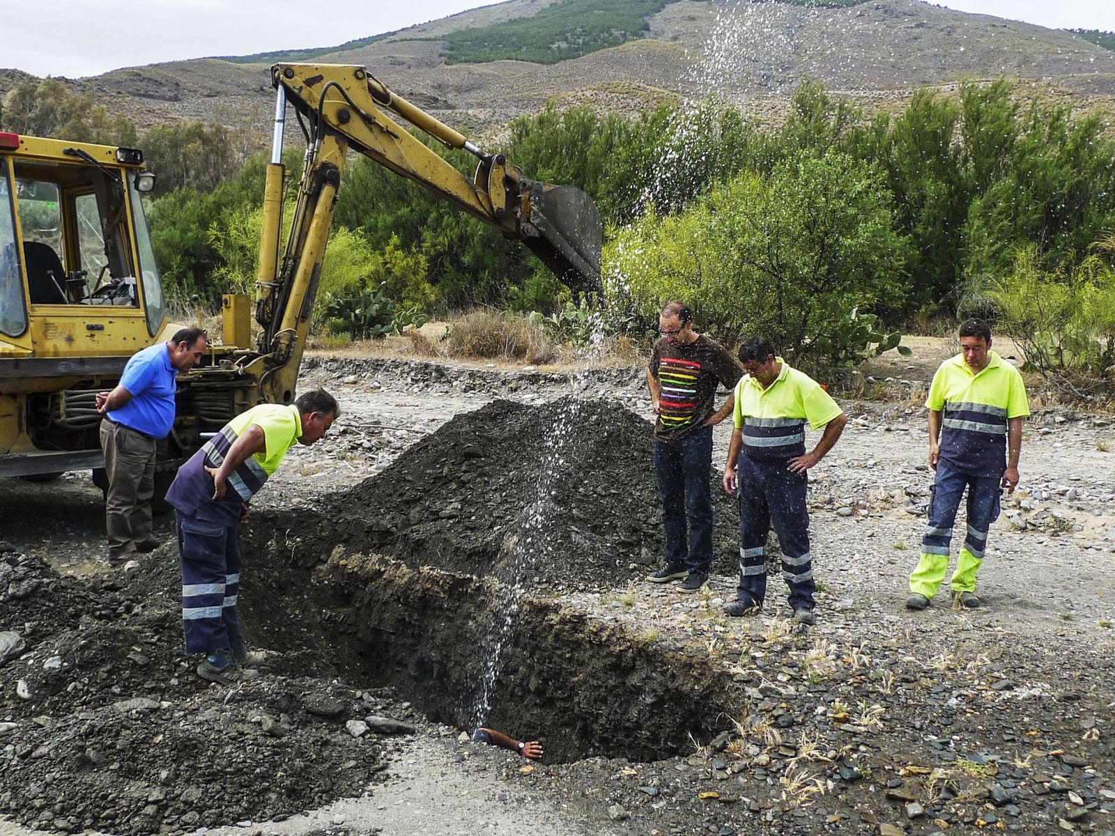 Fuga en arteria principal de abastecimiento a Doña María.