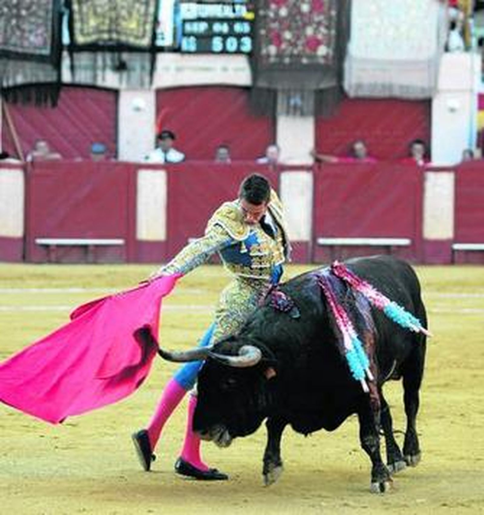 José María Manzanares toreando en 2009 en Almería.