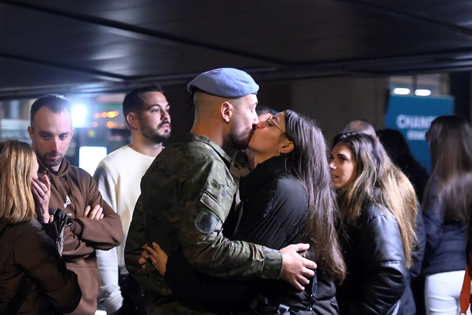 Emoción en la despedida de los militares de la brigada Guzmán el Bueno que parten a Líbano