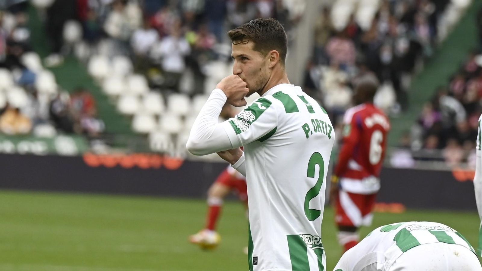 Pedro Ortiz celebra un gol con el Córdoba CF en El Arcángel.