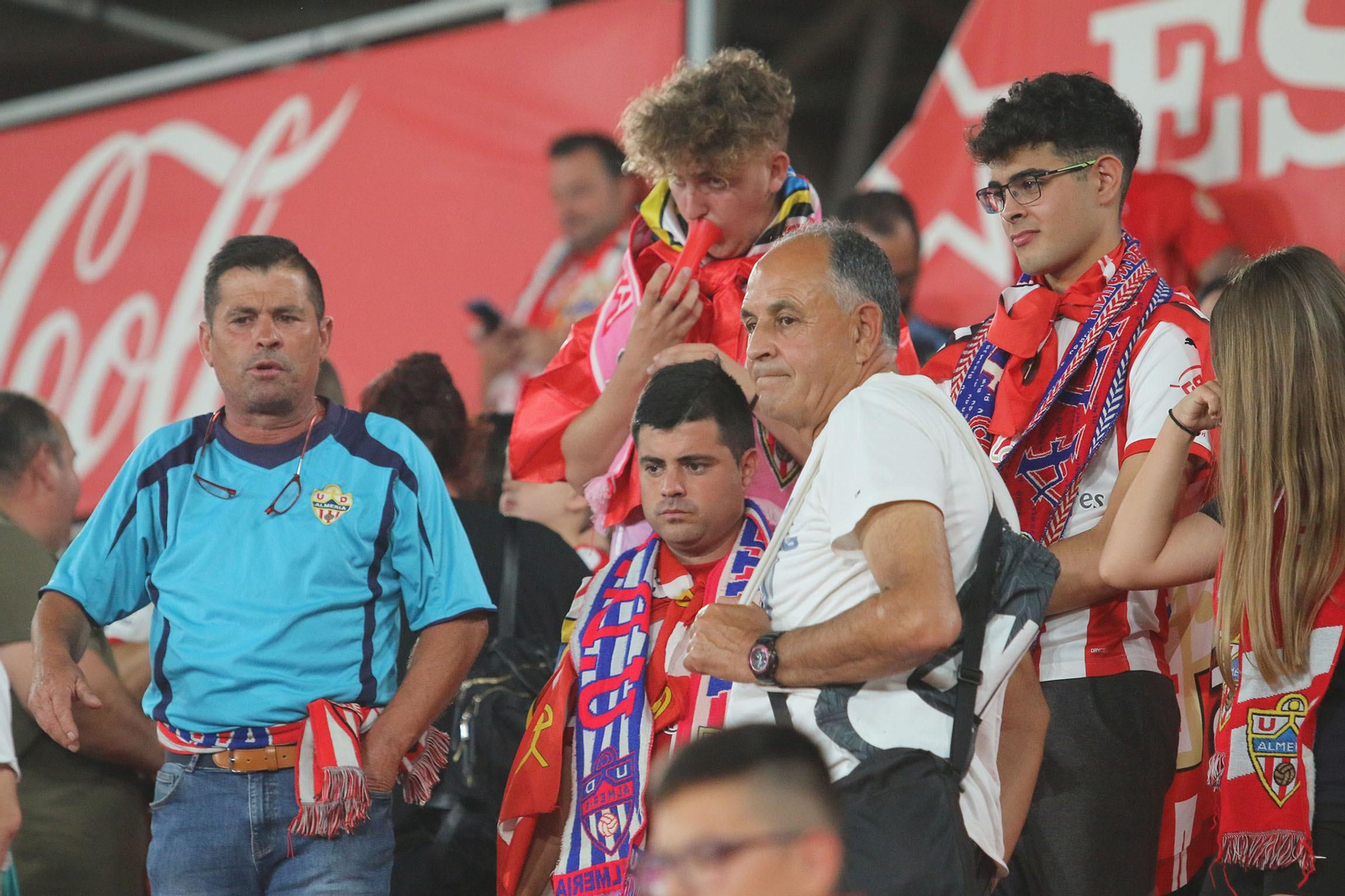 Las imágenes de la decepción de los aficionados del Almería