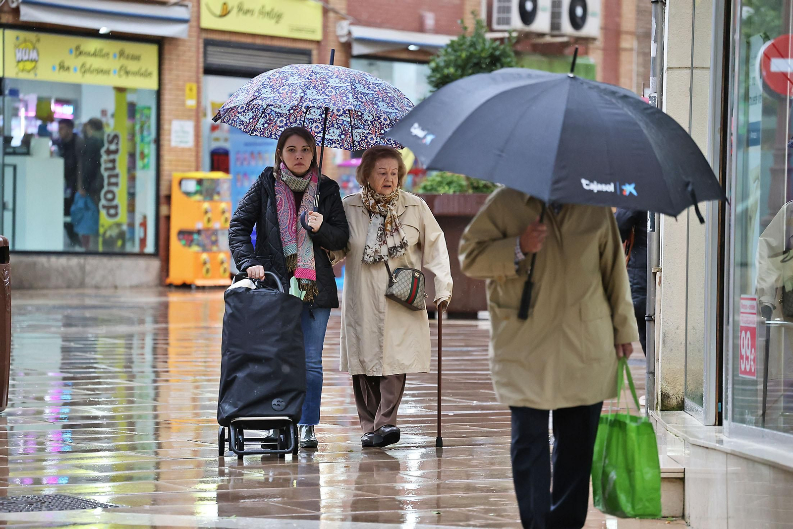 Las imágenes de la lluviosa mañana del jueves 13 de marzo en Huelva