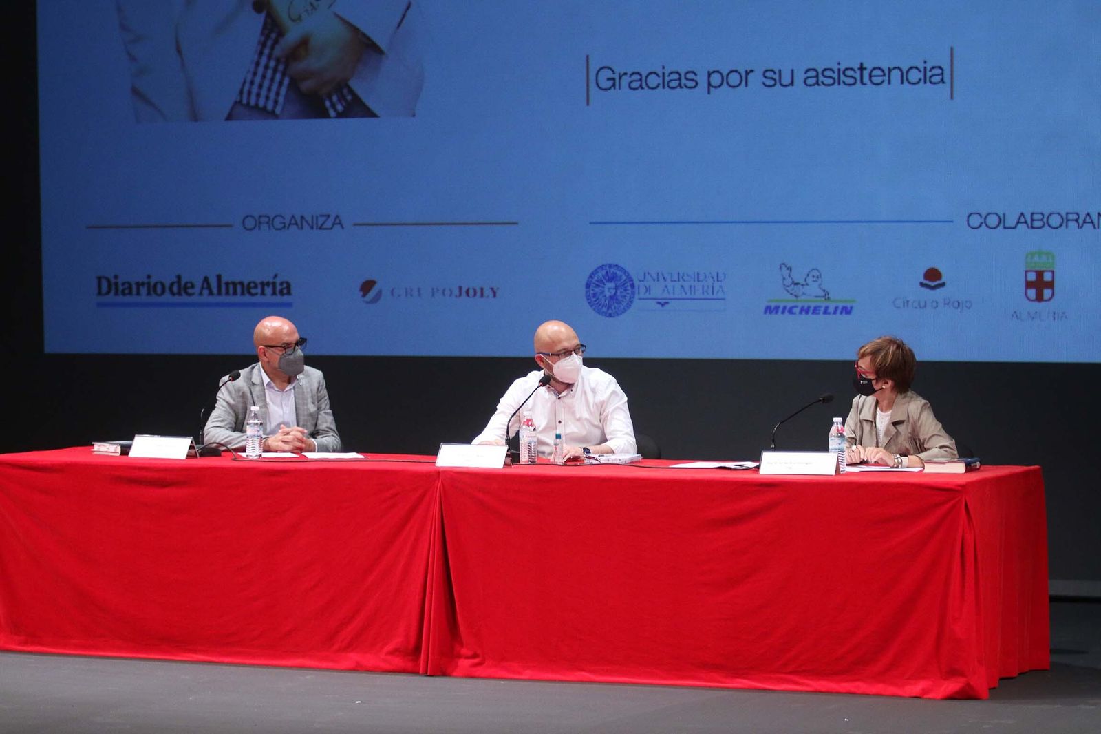 Fotogalería de Diario de los Libros, con Fernando J. Múñez y su obra 'Los diez escalones'