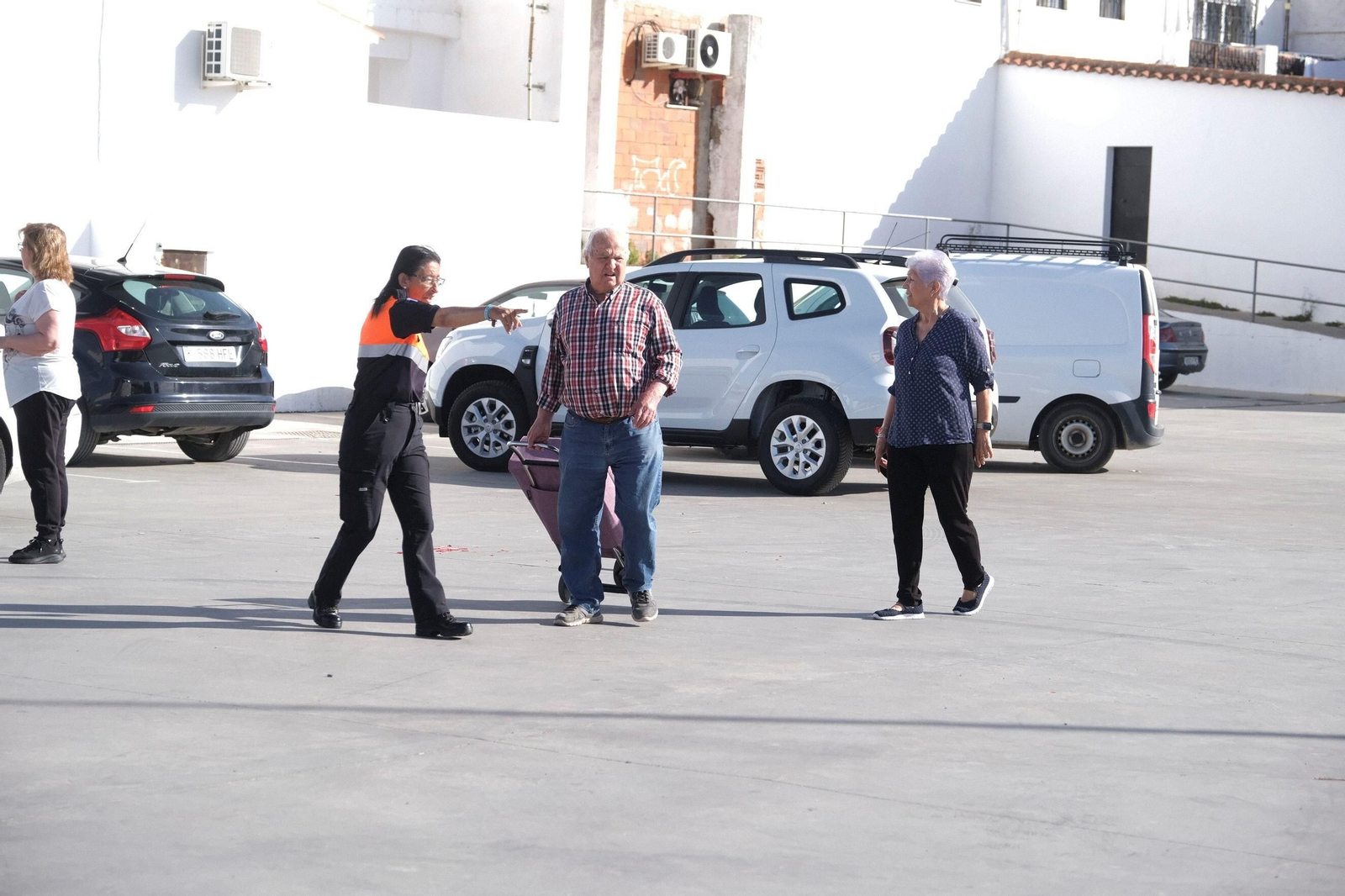 El reparto de agua potable en Espiel, en imágenes