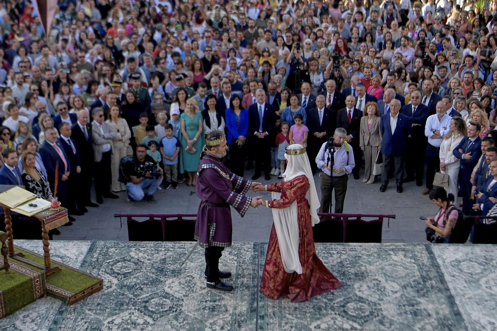 Fotos: Cristóbal Colón y los Reyes Católicos inauguran las Capitulaciones de Santa Fe