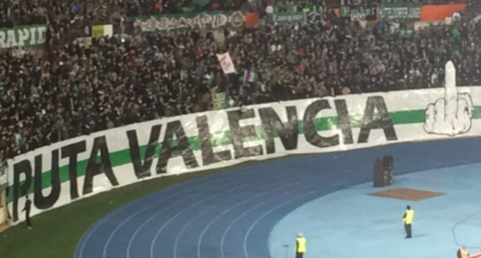 La LFP denuncia ante la UEFA las pancartas exhibidas en el Rapid-Valencia