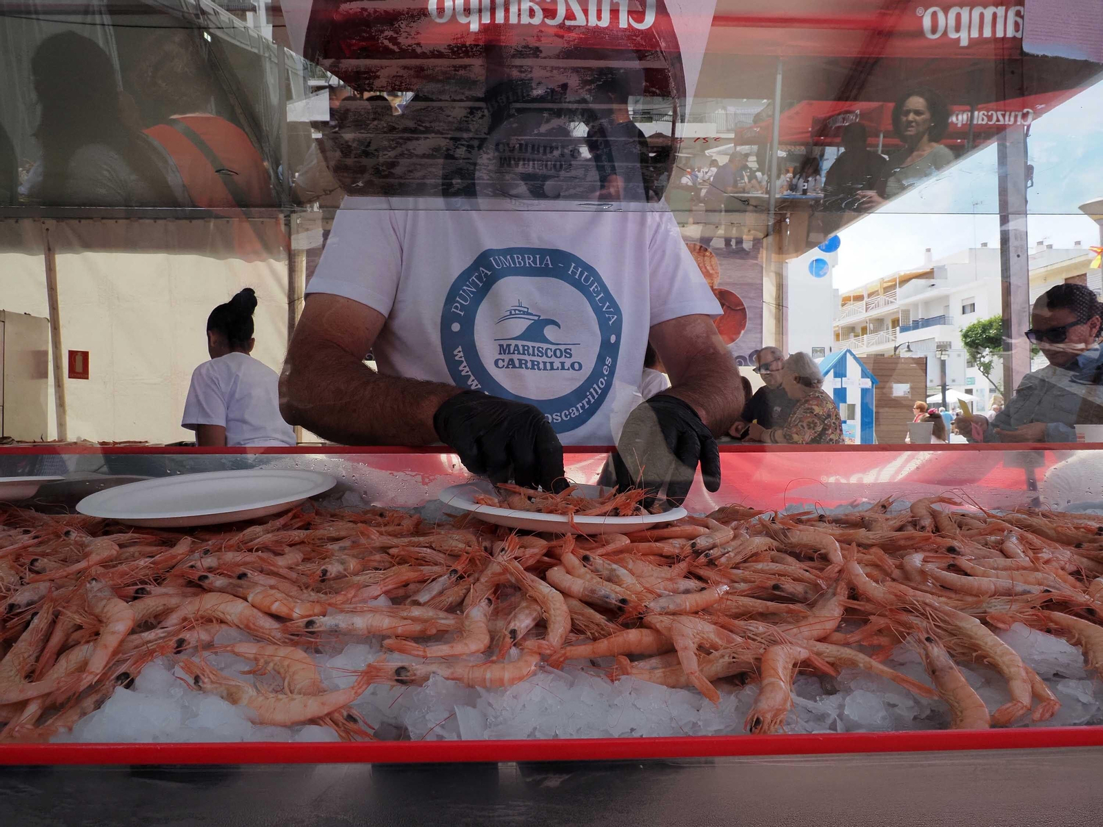 Uno de los stands de la Feria de la Gamba de Punta Umbría el pasado 2023. Uno de los stands de la Feria de la Gamba de Punta Umbría el pasado 2023.