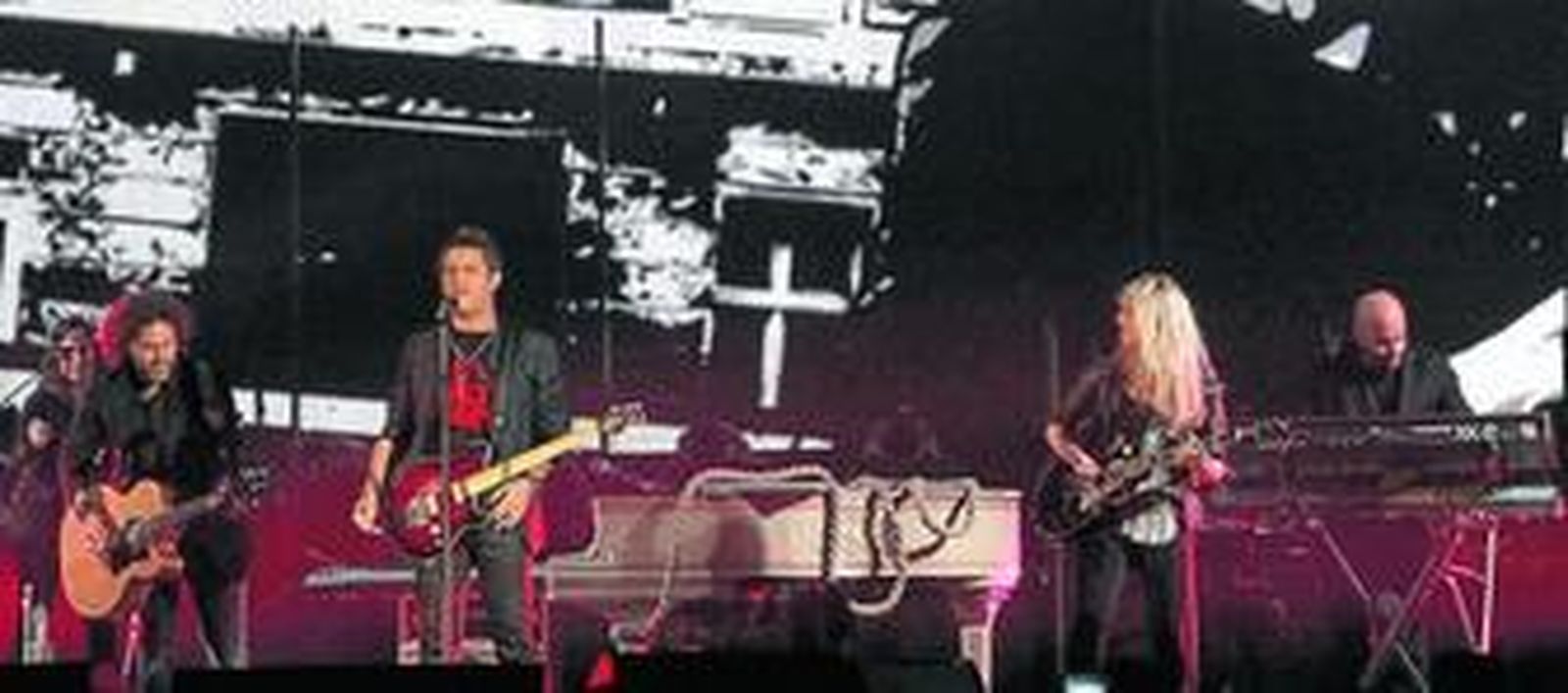 Alejandro Sanz fue ovacionado continuamente durante el concierto.