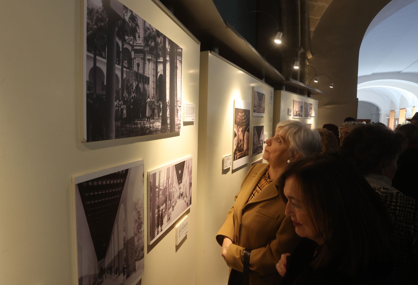 Visita de la última promoción de enfermería(1972) que trabajó en el Hospital de las Cinco Llagas