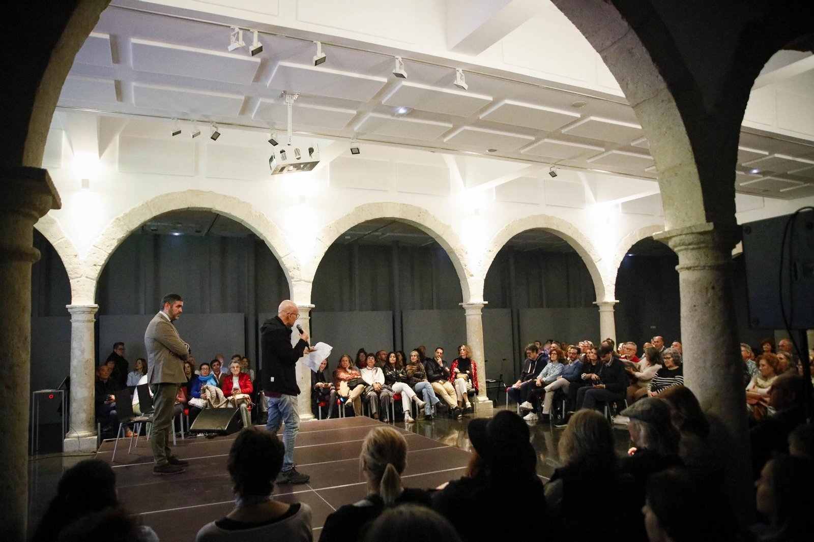 El Centro Andaluz de la Fotografía de Almería presenta el calendario 2025 con la actuación de la bailaora María Moreno, en imágenes