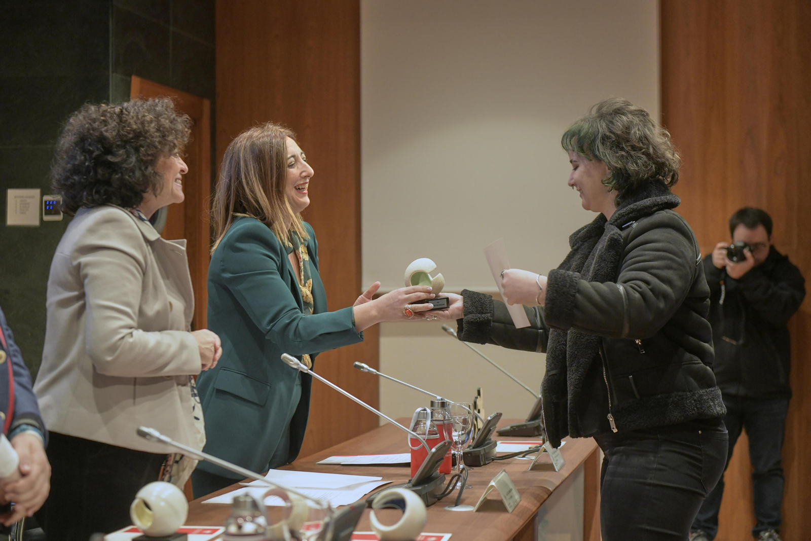 Entrega de la primera edición de los premios a los mejores trabajos fin de grado, fin de máster y tesis doctorales del ámbito de la igualdad y la inclusión en la UGR en imágenes