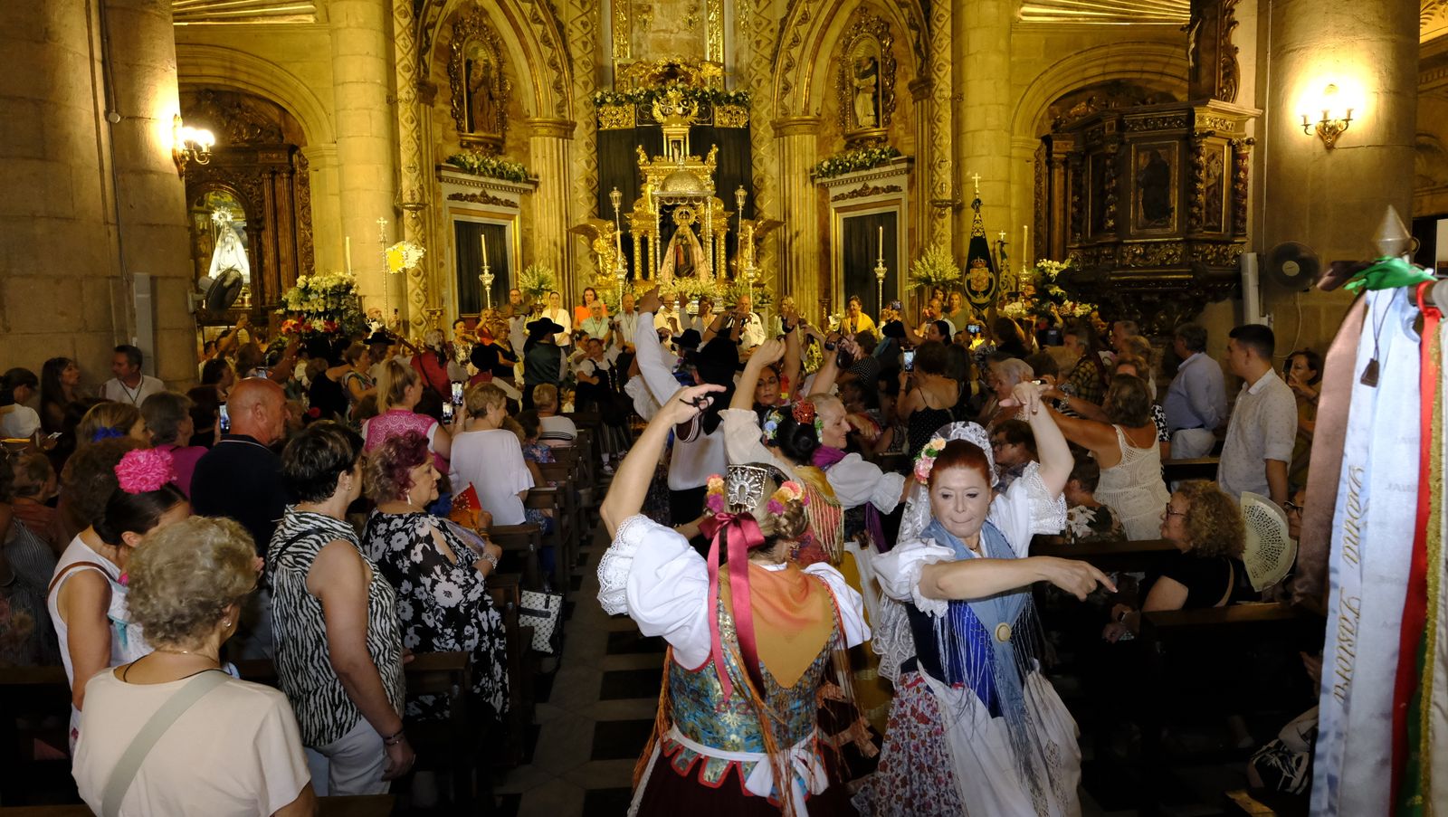 La ofrenda a la Virgen del Mar en imágenes