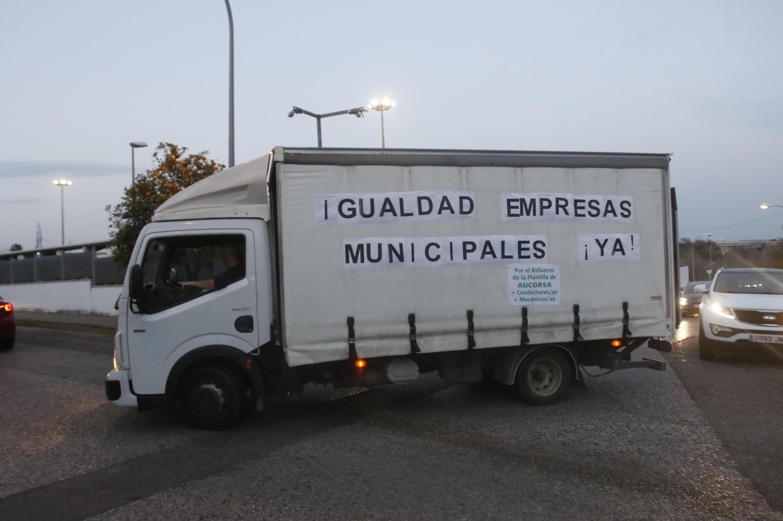 La caravana de protesta de la plantilla de Aucorsa, en fotografías