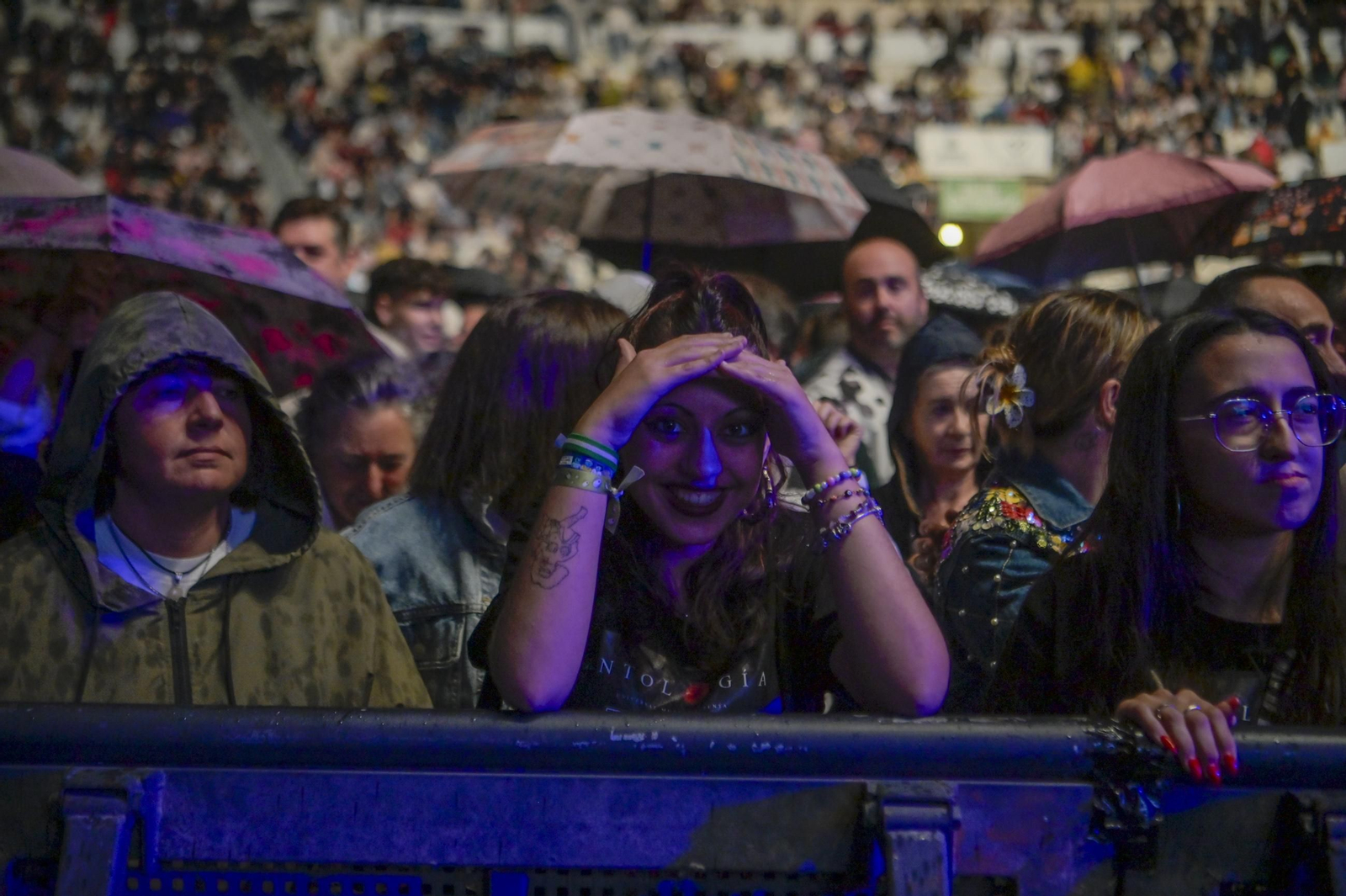 Así fue el concierto, bajo la lluvia, de Los Chichos en Granada