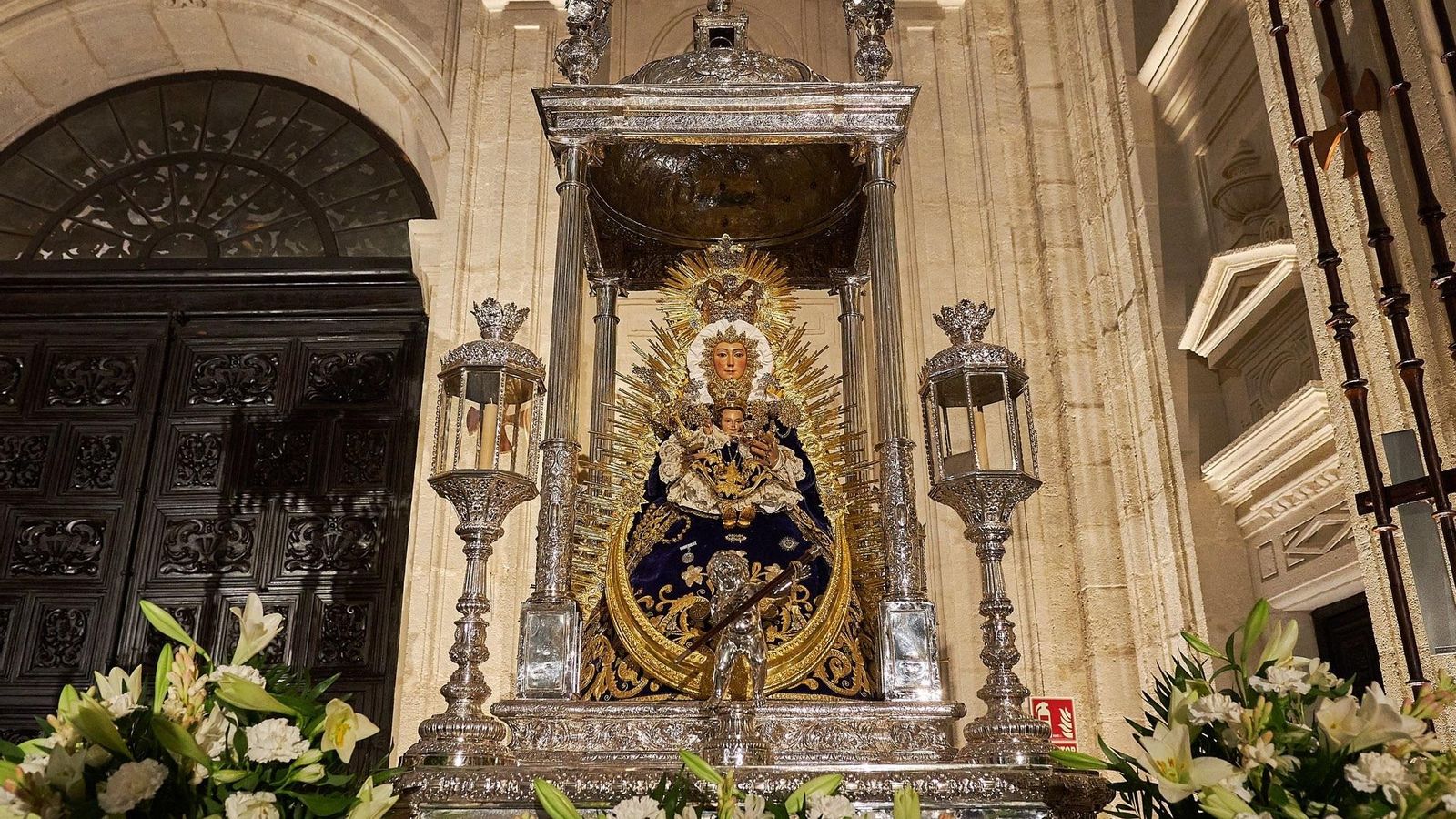 La Virgen de Setefilla en su paso