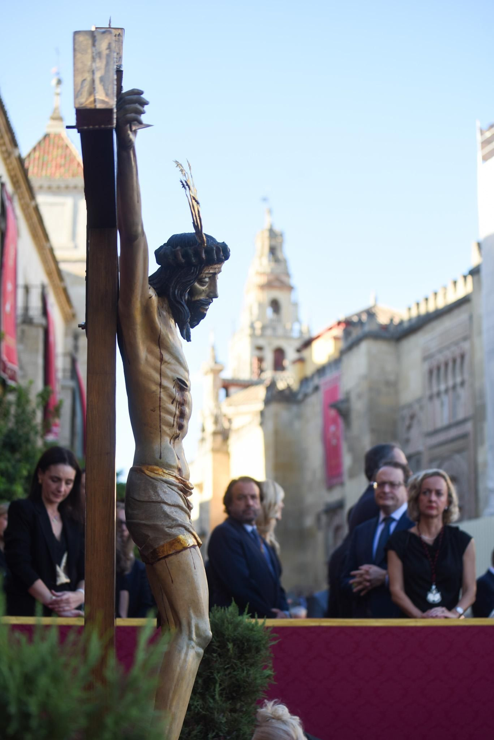 La llegada del Cristo de San Álvaro al Magno Vía Crucis
