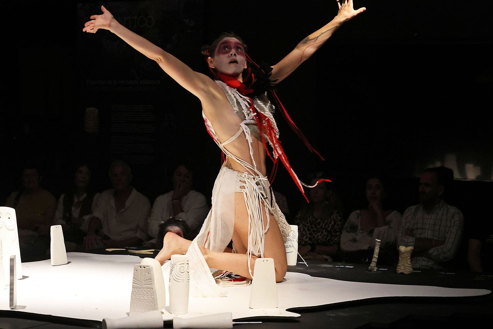 Imágenes de la clausura de la exposición 'Ídolos. Miradas milenarias desde el extremo suroccidental de Europa'