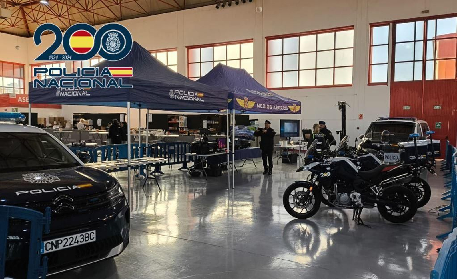 Stand de la Policía Nacional en Juveándalus