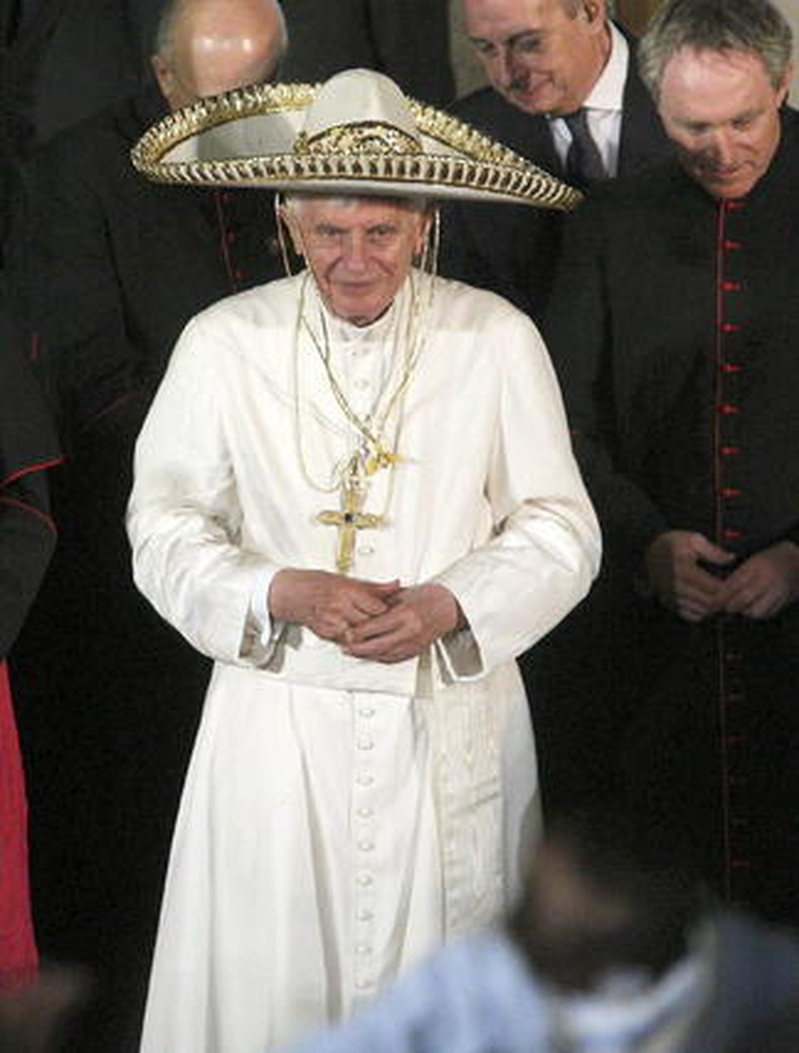 El Papa porta un sobrero mexicano.

Foto: Efe