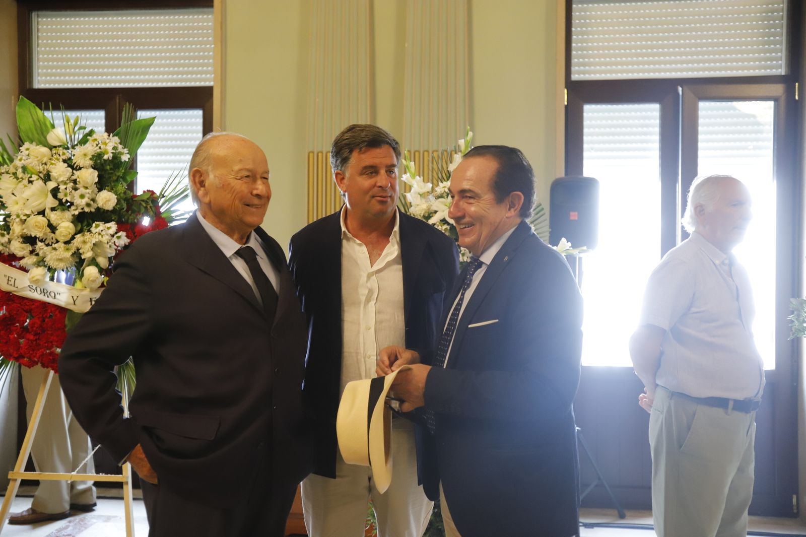 Imágenes de la capilla ardiente de Miguel Báez Espuny 'Litri' en la mañana del viernes