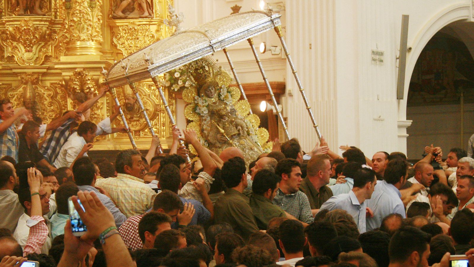 La organización ha mejorado la seguridad de los participantes en el salto de la reja.