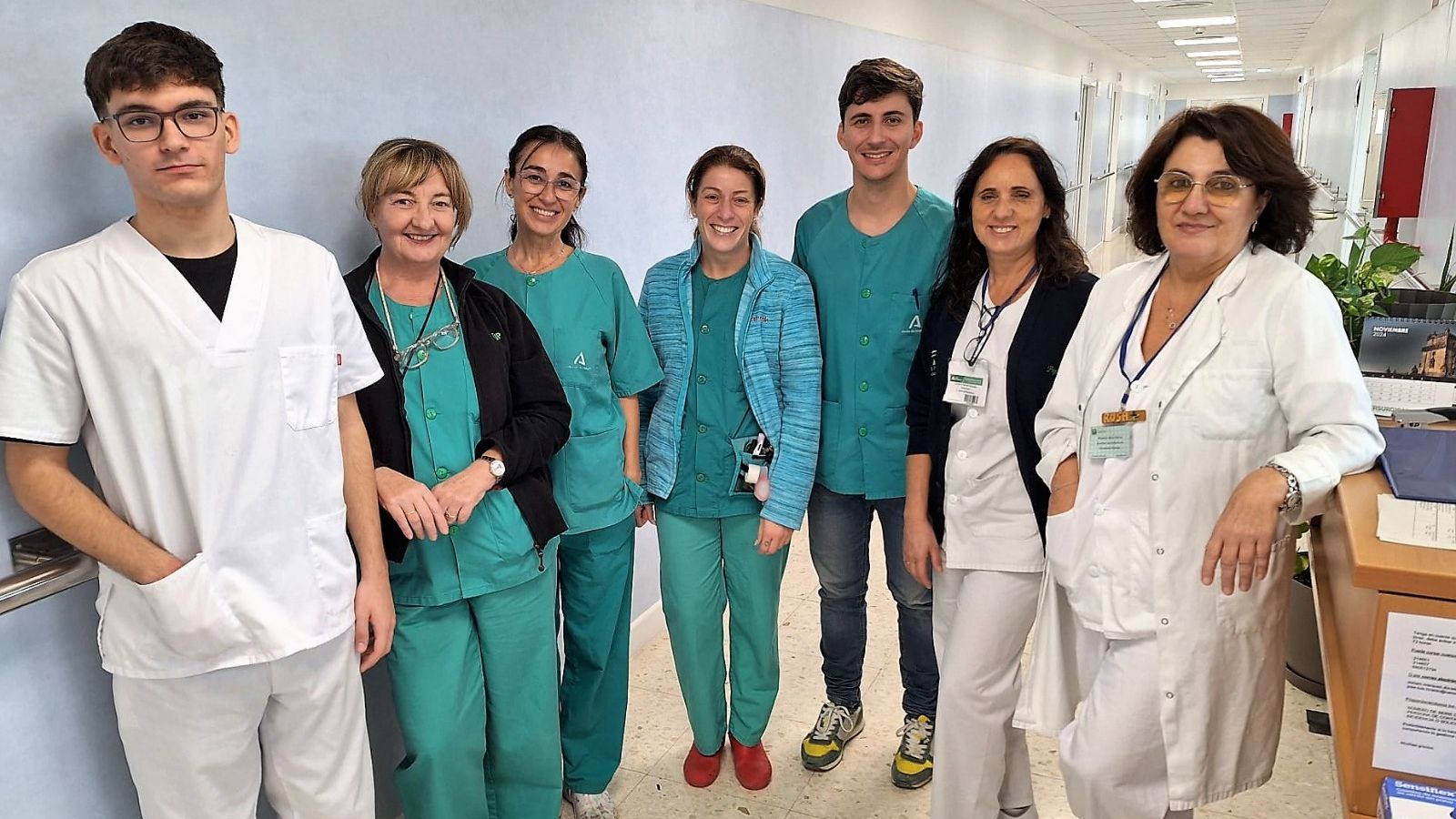 Parte del equipo de la Unidad de Enfermedades Infecciosas del hospital Infanta Elena de Huelva.