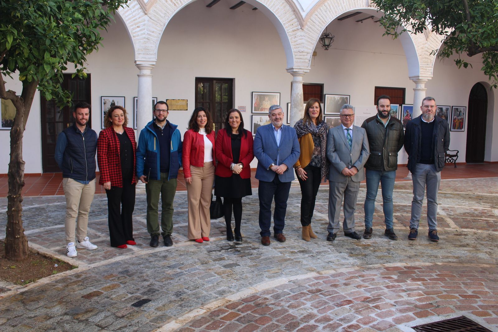 Foto de familia del encuentro en Puente Genil de Caminos de Pasión.
