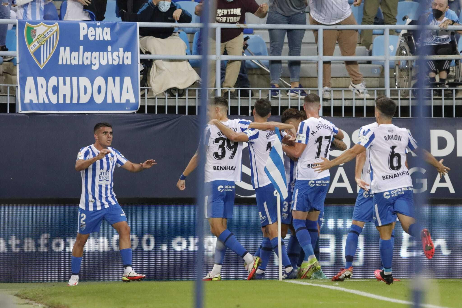 Los blanquiazules celebran un gol.