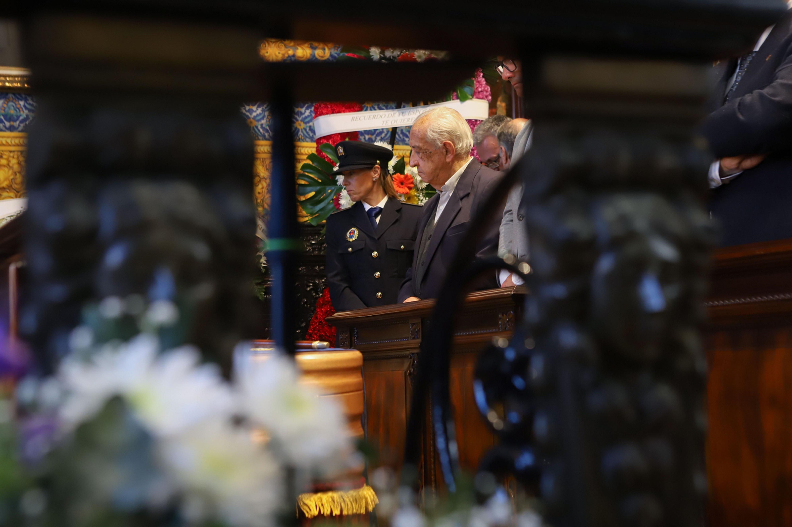 Imágenes de la capilla ardiente de Ernesto Delgado instalado en el Salón de Plenos del Ayuntamiento de Algeciras