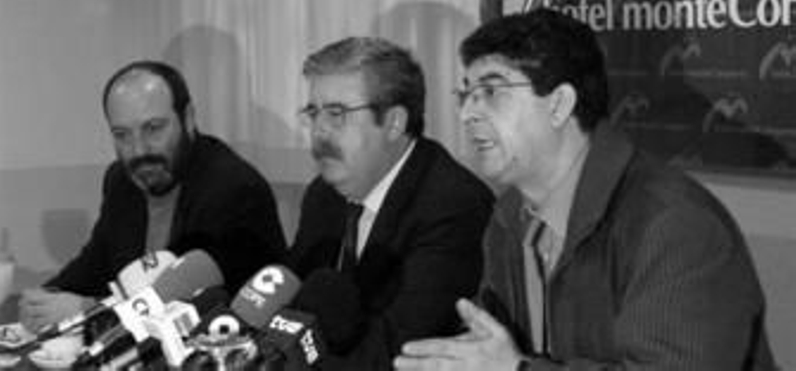 Pedro Jiménez, Antonio Romero y Diego Valderas, ayer, en rueda de prensa.