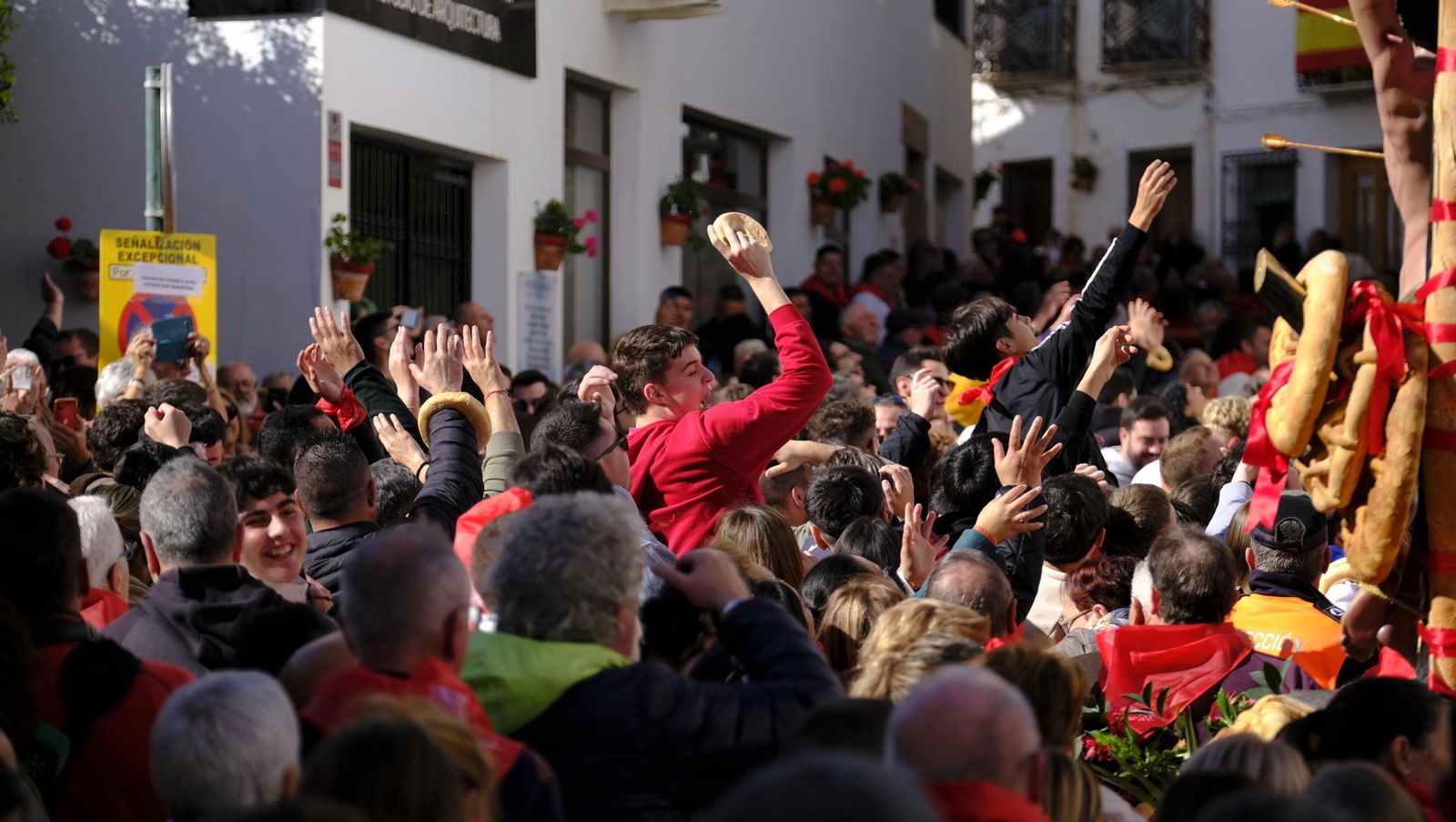 Procesión de San Sebastián y tirada de roscos en Lubrín, en imágenes