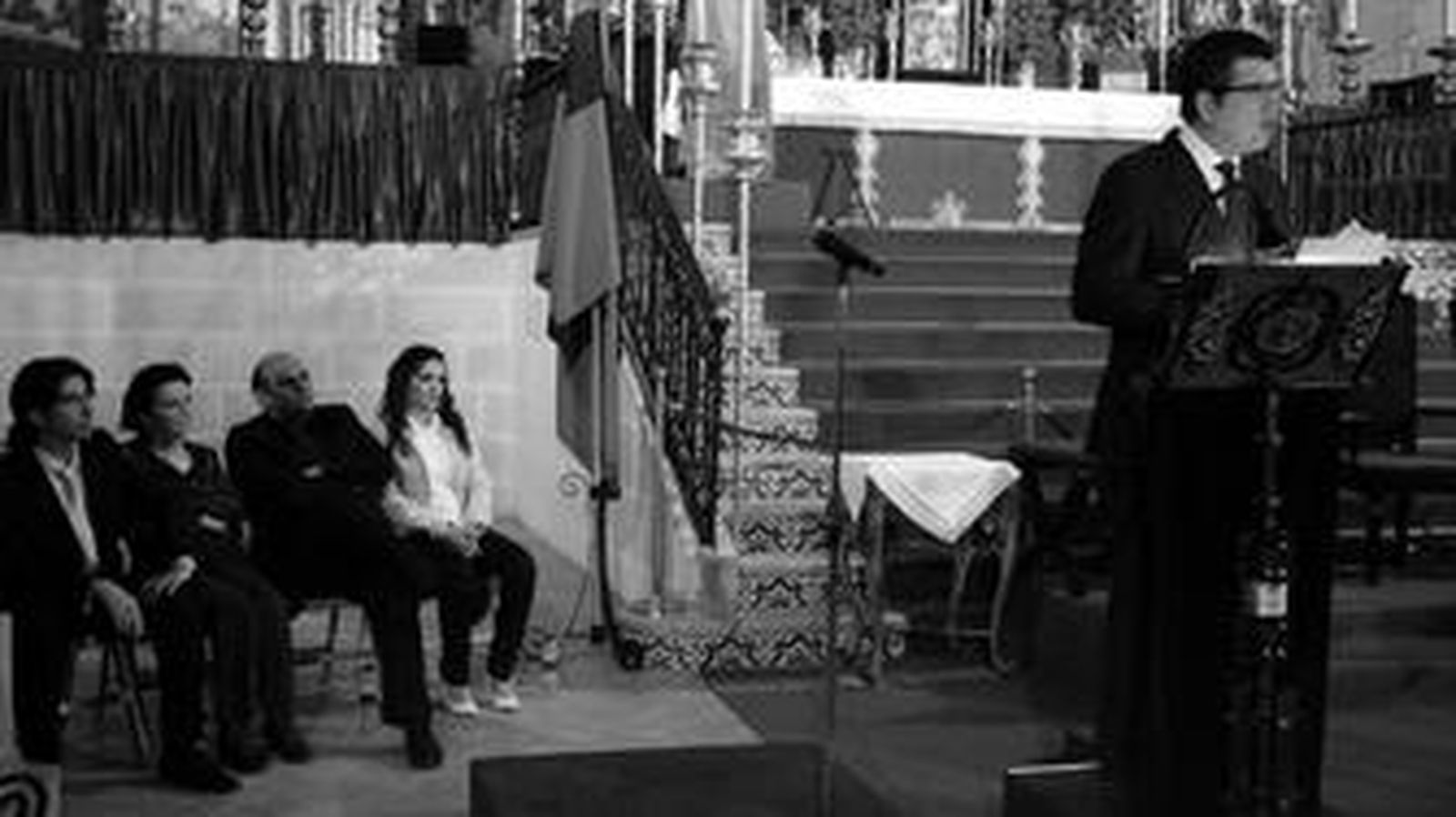 Antonio Moure, durante su intervención la noche del viernes en la iglesia de San Mateo.