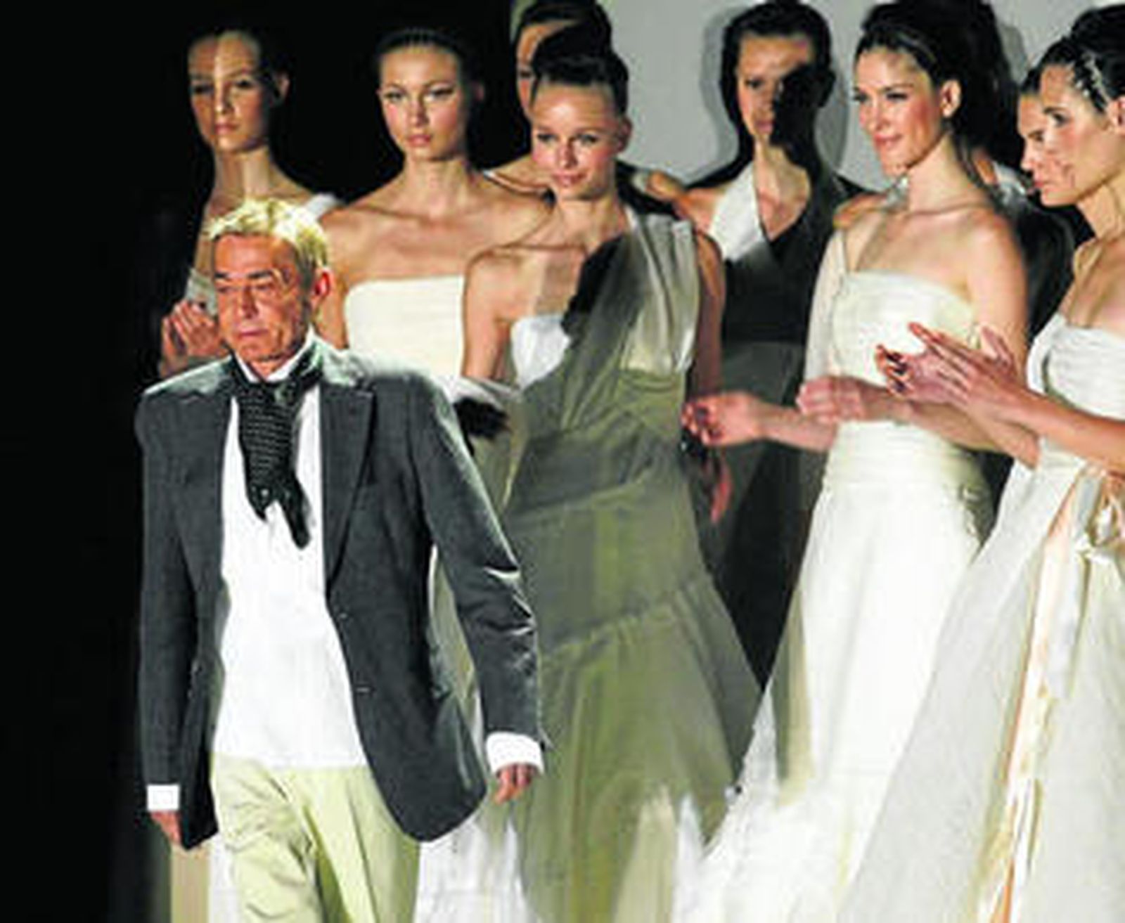 Jesús del Pozo empezó diseñando ropa para hombre pero se especializó en colecciones para mujer.