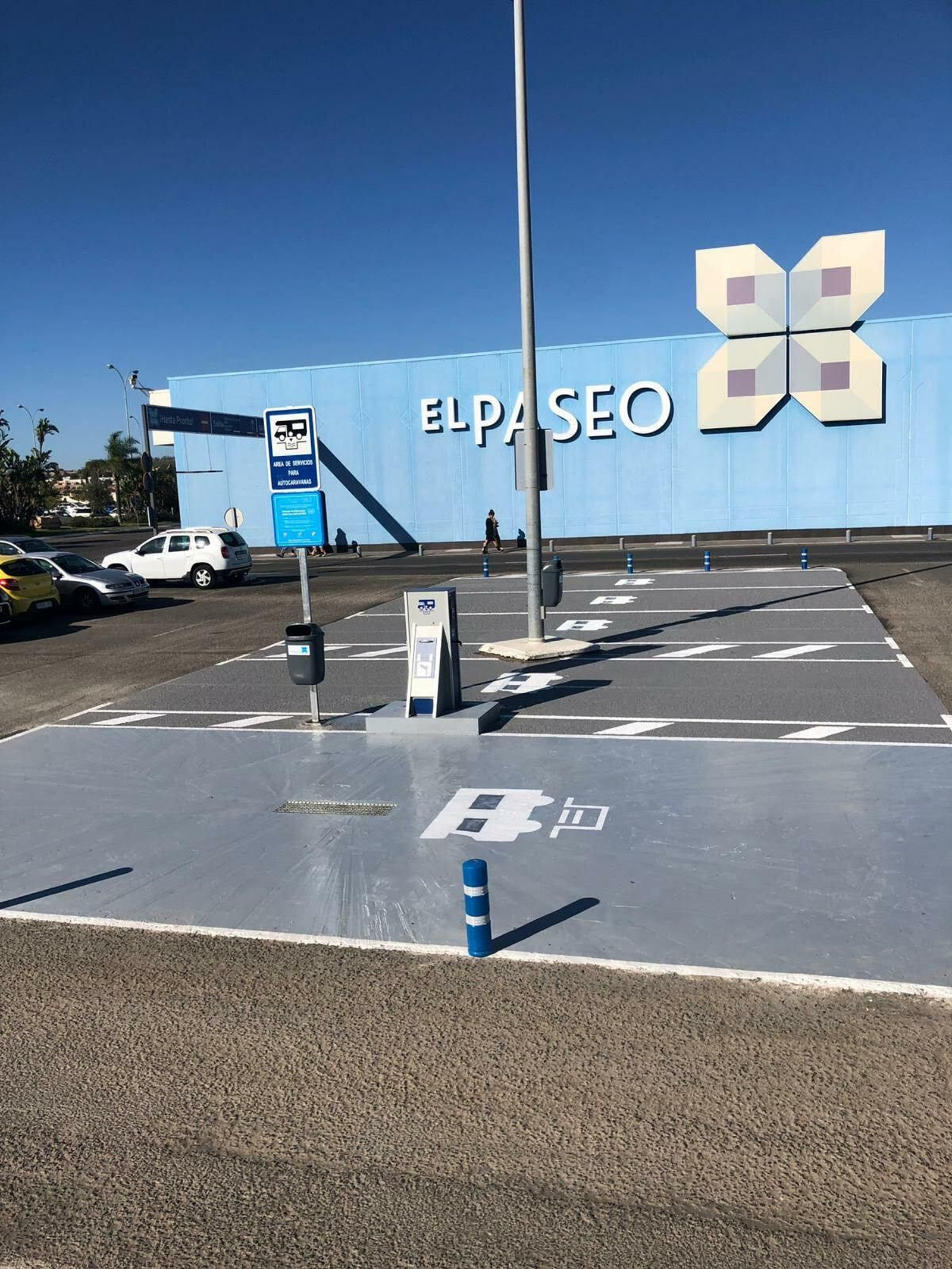 Una imagen de la zona de servicio para autocaravanas habilitada en el parking de El Paseo.