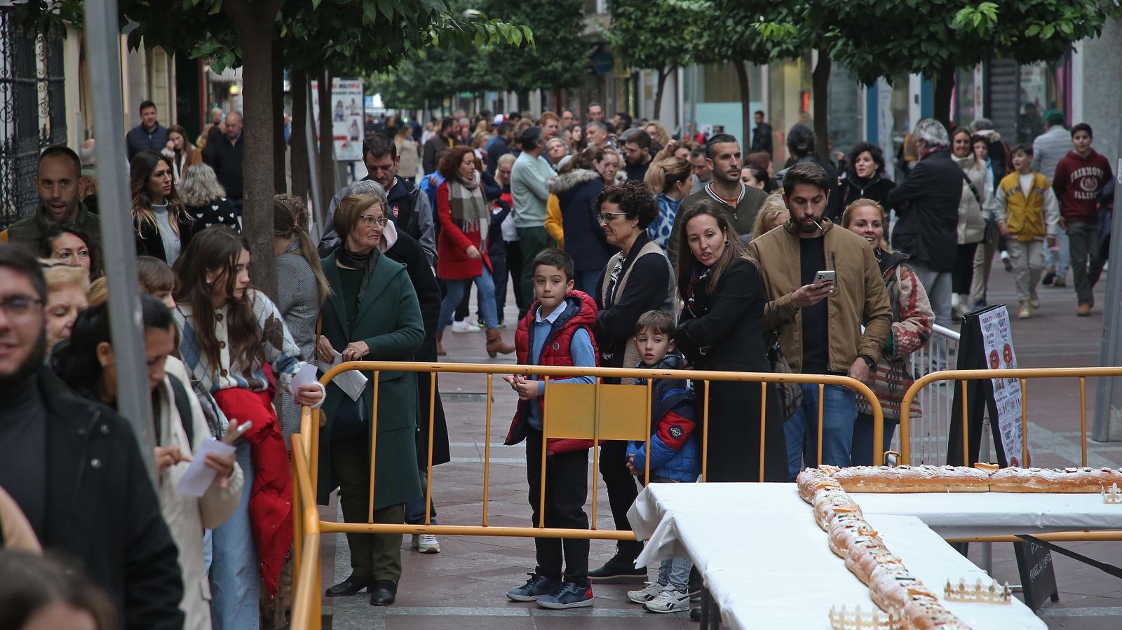Fotos del II Roscón de Reyes gigante en Algeciras