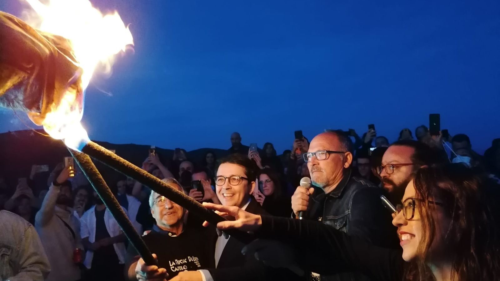 Encendido del candil gigante.