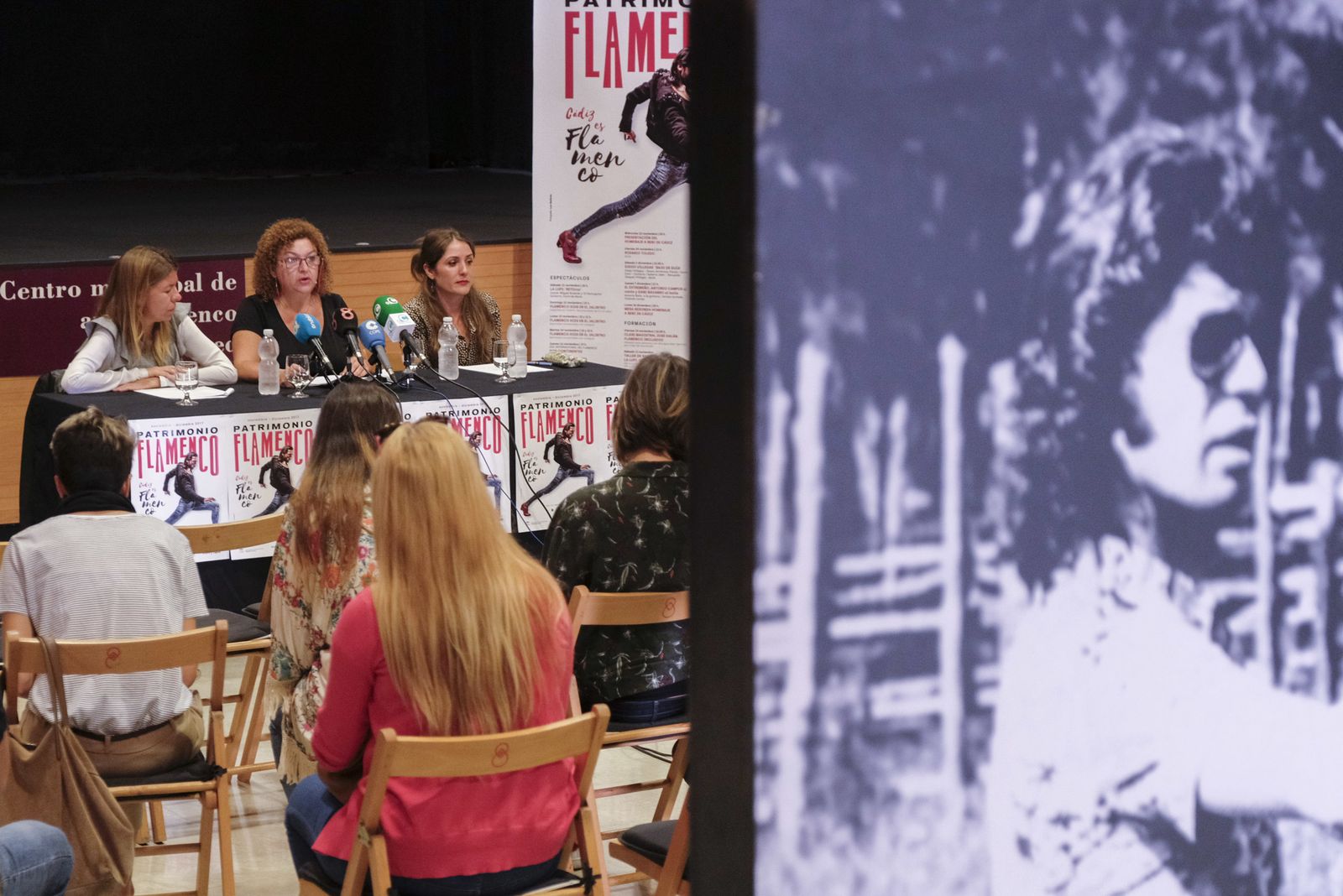Mar Díez de Cajasol, la concejala Eva Tubío y la coordinadora de La Merced, Carolina González, durante la presentación de los actos.
