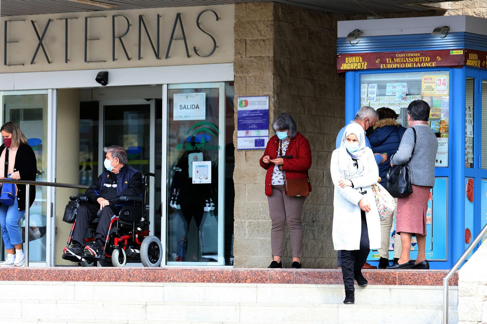 Inmediaciones del Hospital Juan Ramón Jiménez.
