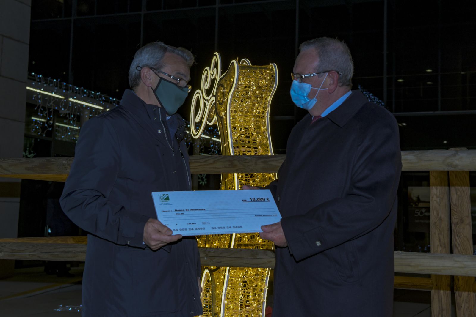 El Banco de Alimentos enciende la Navidad de Caja Rural Granada