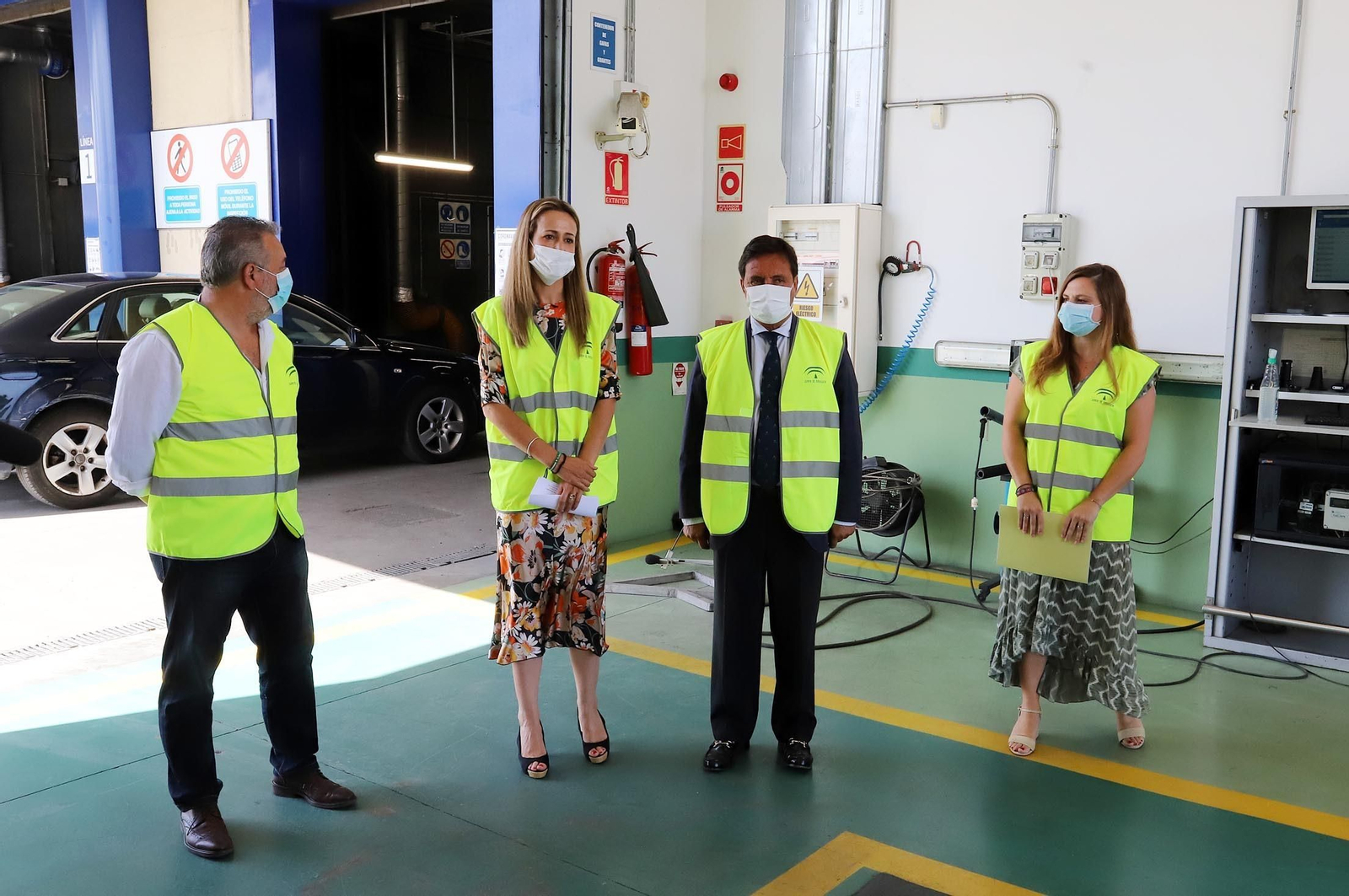 Imágenes de la Estación de Inspección Técnica de Vehículos (ITV) tras la visita de Bella Verano y Francisco José Delgado,  director general de Veiasa