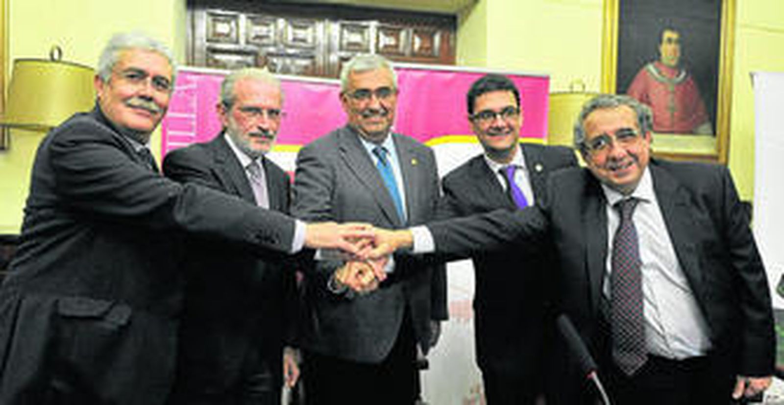 José Pío, Esteban Morcillo, Antonio Ramírez de Arellano, Francisco J. Mora y José Ángel Narváez tras firmar el acuerdo.