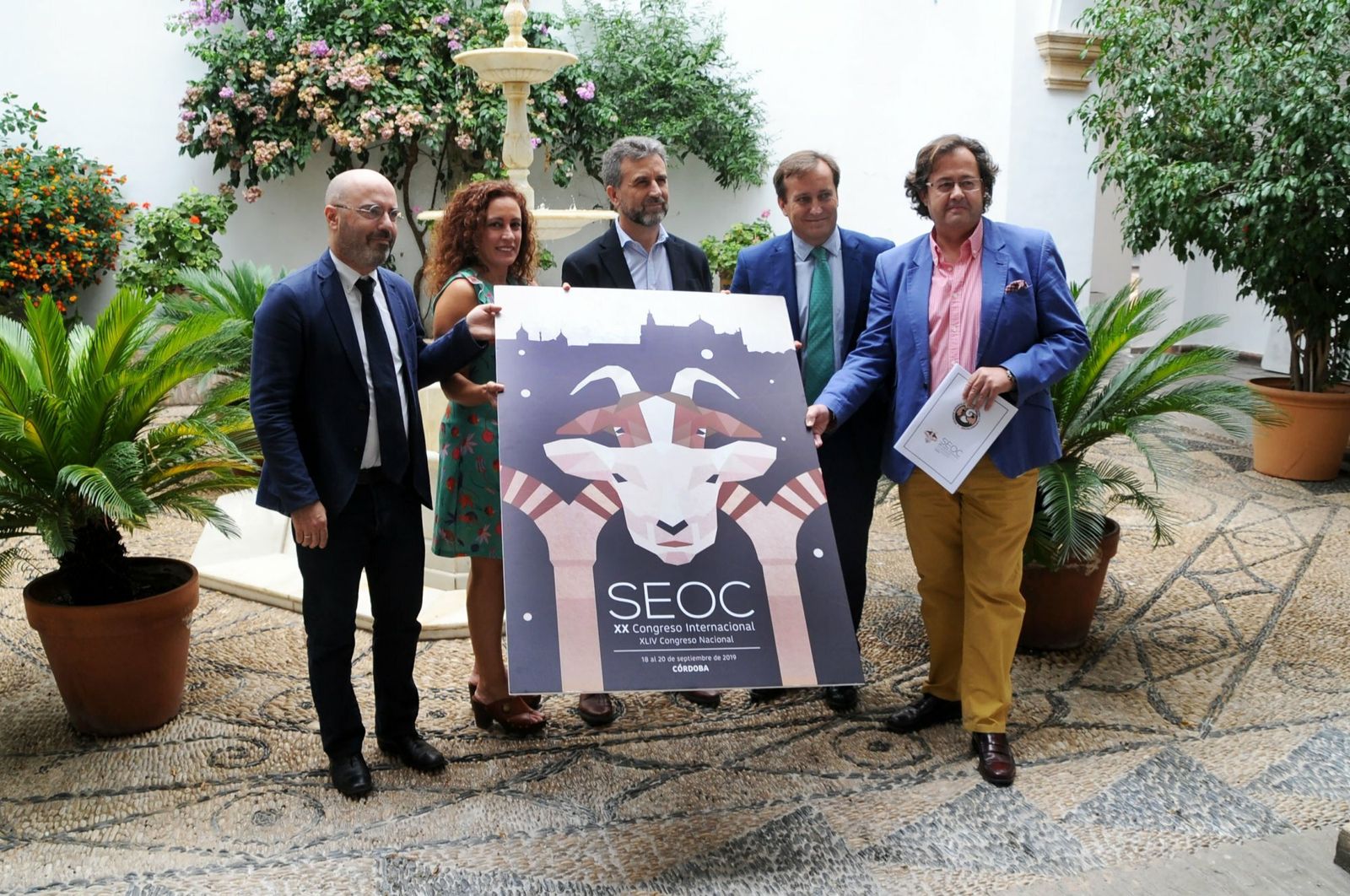 Dirigentes institucionales en la presentación del congreso.