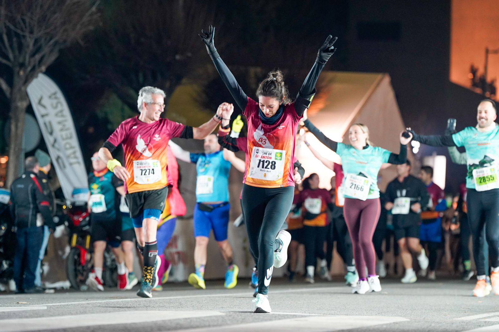 En imágenes: búscate en tu llegada a meta de la Carrera de San Antón 2026 (3)