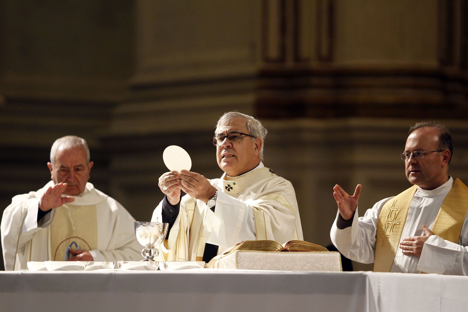 Celebración de una misa en la Catedral de Granada
