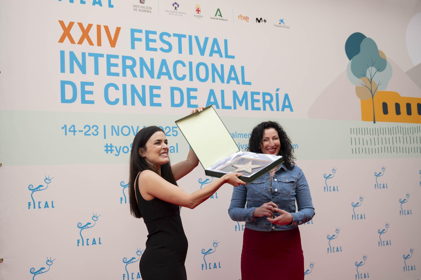 Las imágenes de Adriana Ugarte, Premio 'Almería, Tierra de Cine'