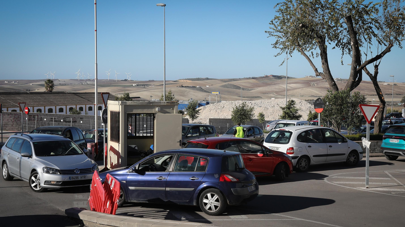 Caos en el Hospital de Jerez por la afluencia masiva de usuarios para hacerse la PCR