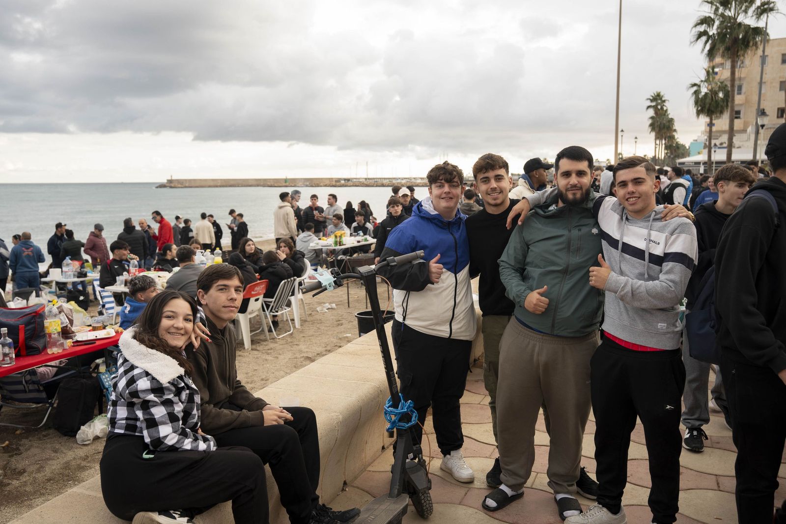 Las moragas reúnen a miles de personas en Roquetas para celebrar el final de año